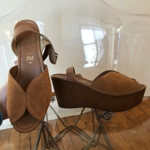 Seychelles brown suede platform heel